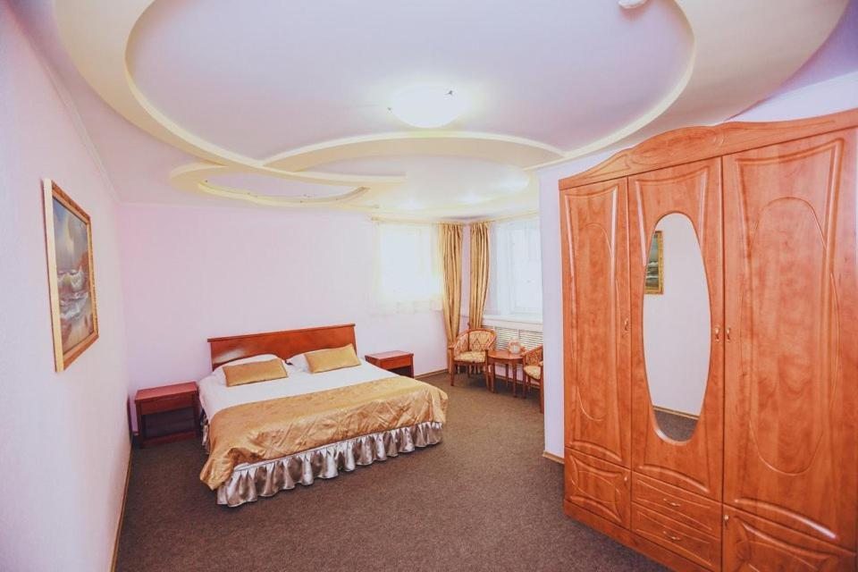 Четырехместный (Четырехместный номер Делюкс) отеля Лайнер, Уссурийск
