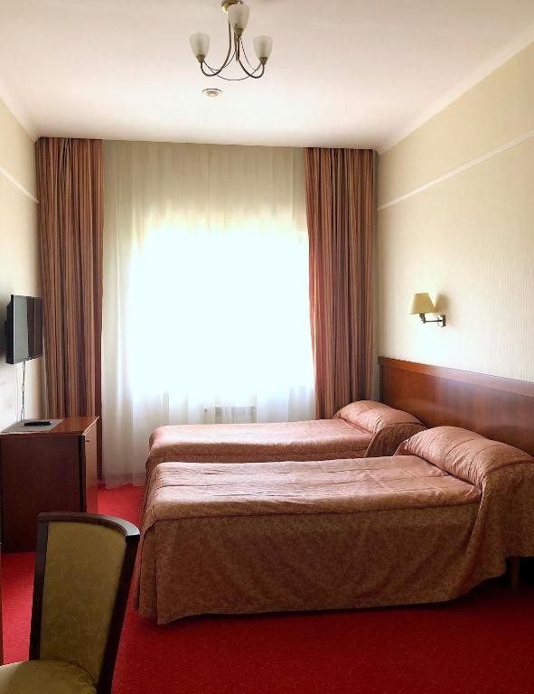 Двухместный (Улучшенный двухместный номер с 2 отдельными кроватями) отеля Премьер, Железногорск, Курская область