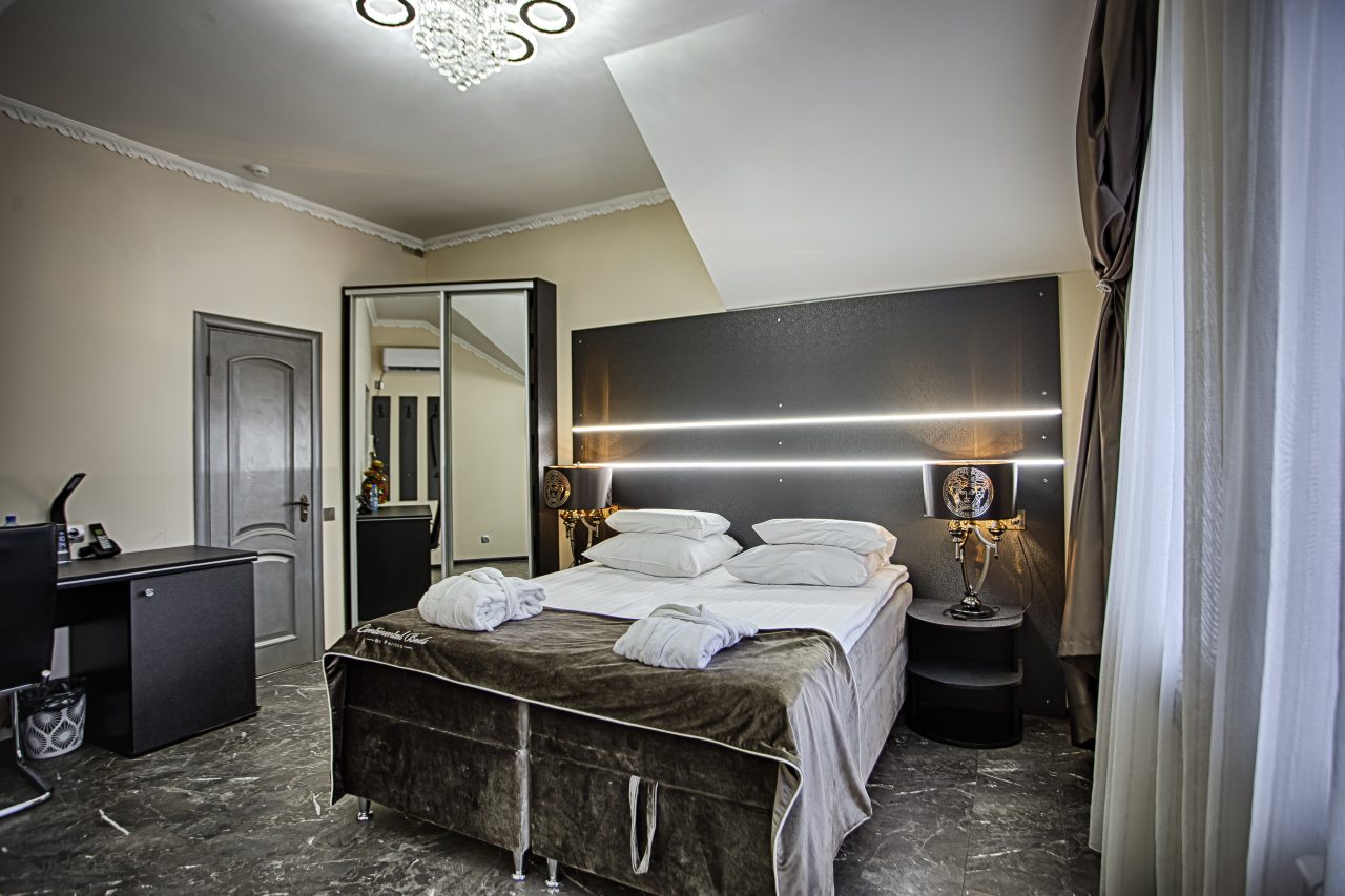 Двухместный (Улучшенный номер с двуспальной кроватью № 23) отеля EXCLUSIVE HOTEL, Зеленоградск