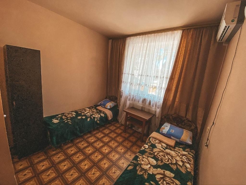 Двухместный (Стандартный двухместный номер с 2 отдельными кроватями) гостевого дома Guest House Coast, Анапа