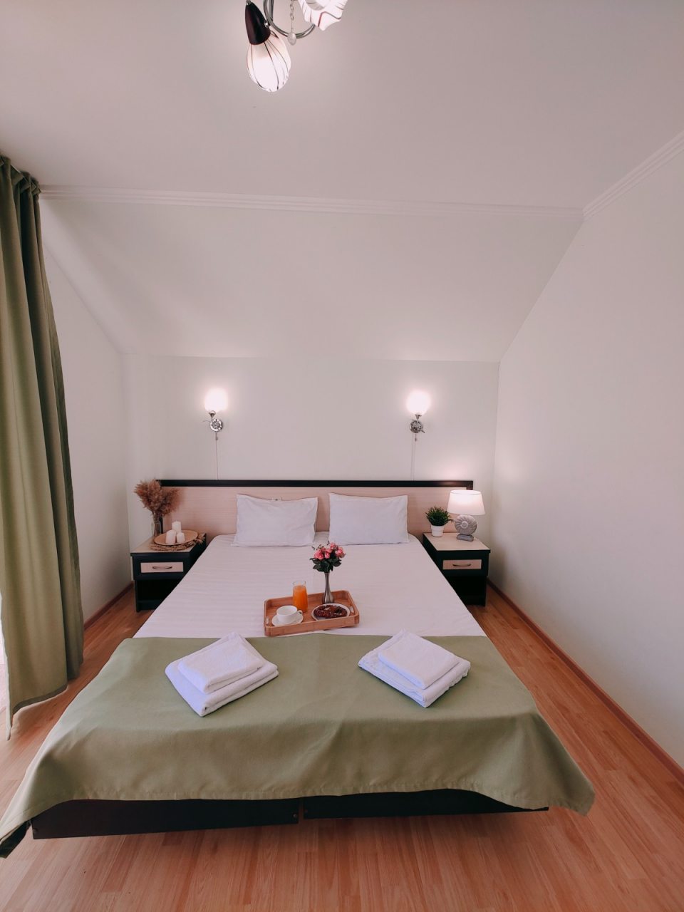 Есть двуспальная кровать