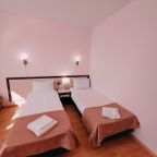 Есть две односпальные кровати