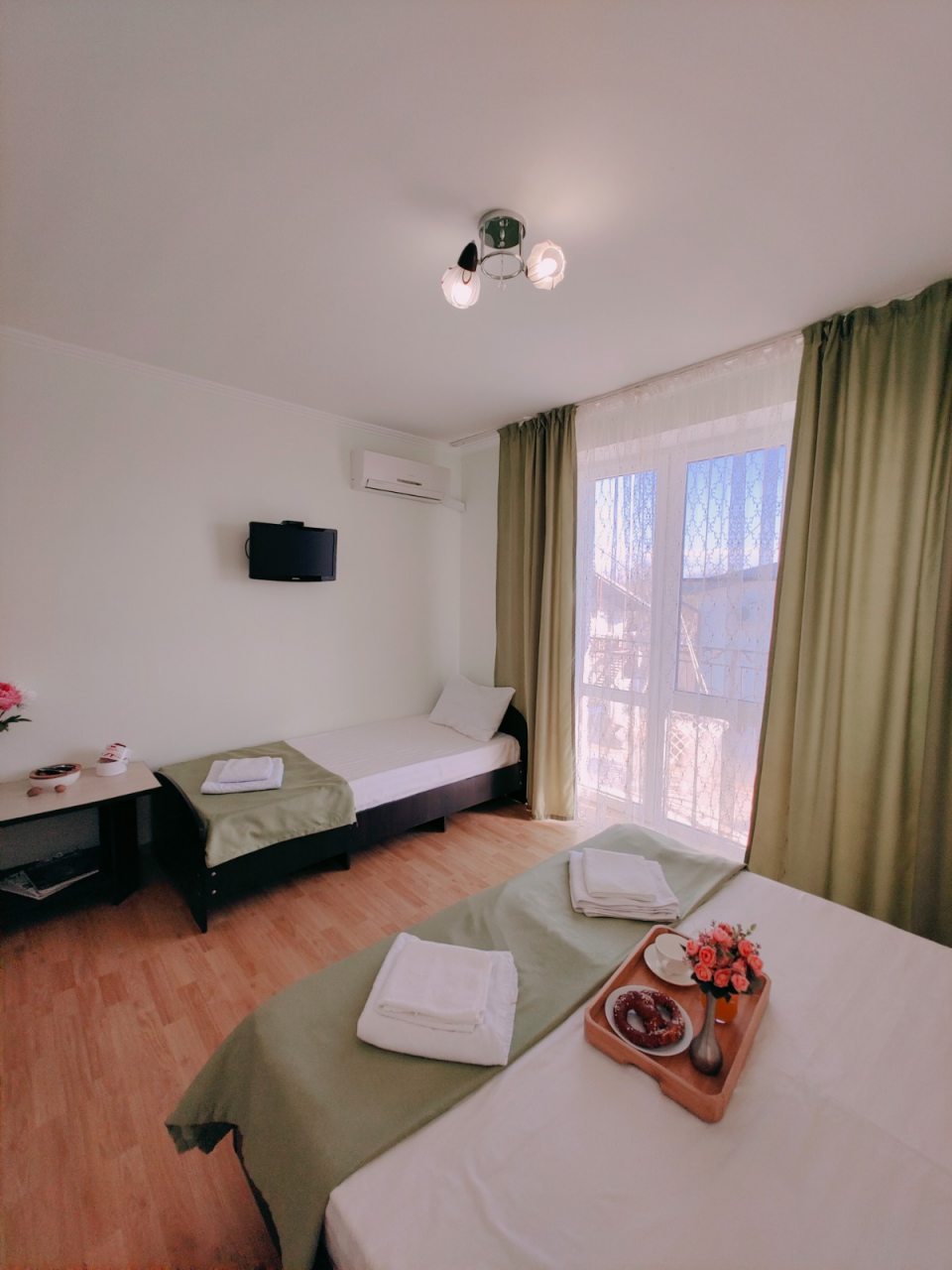 Трехместный (Полулюкс с балконом), Гостевой дом Дива