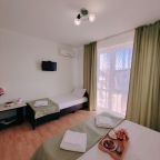 Трехместный (Полулюкс с балконом), Гостевой дом Дива