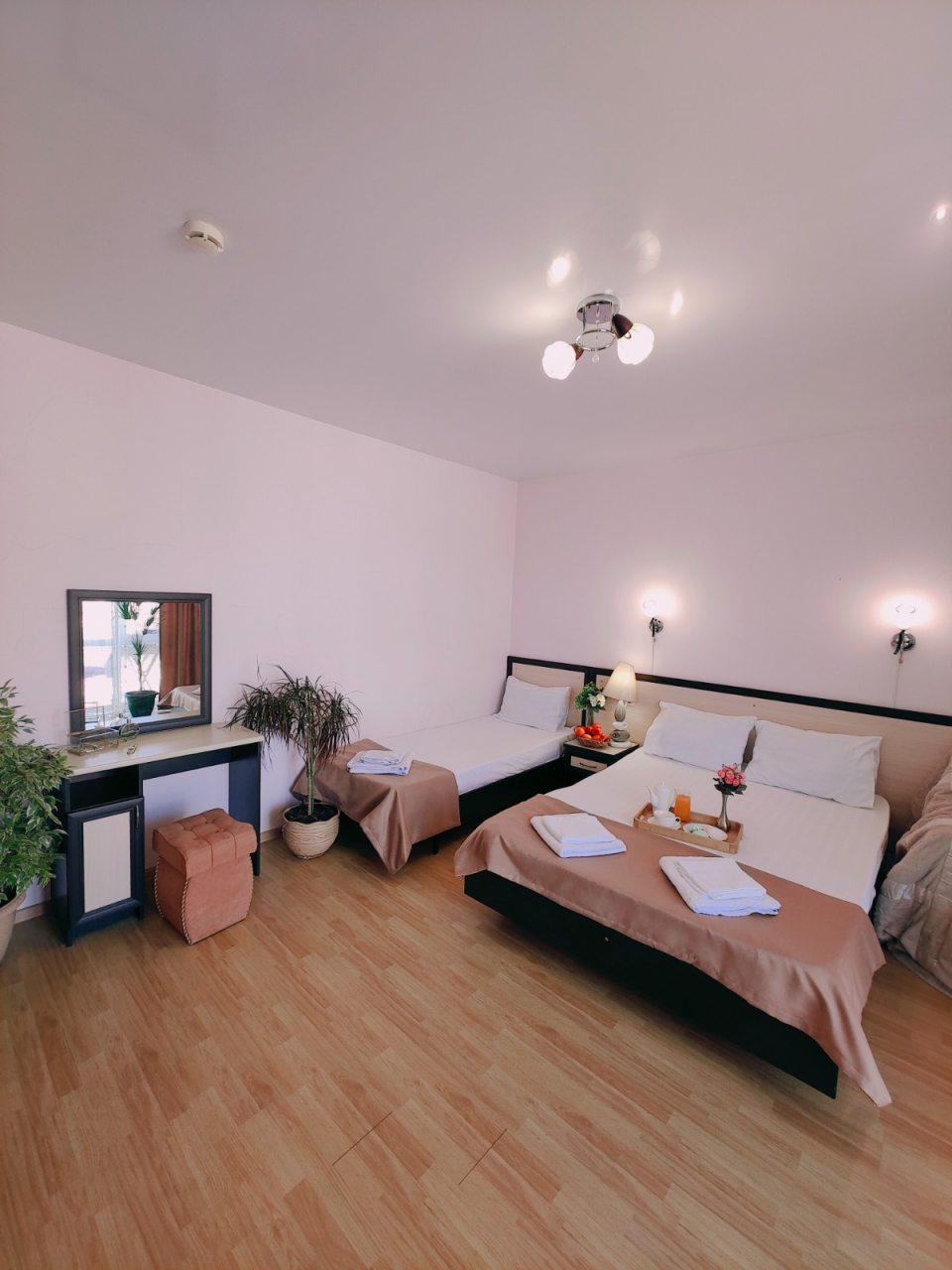 Четырехместный (Полулюкс с балконом), Гостевой дом Дива