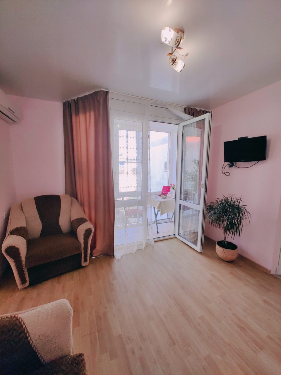 В номере есть лоджия