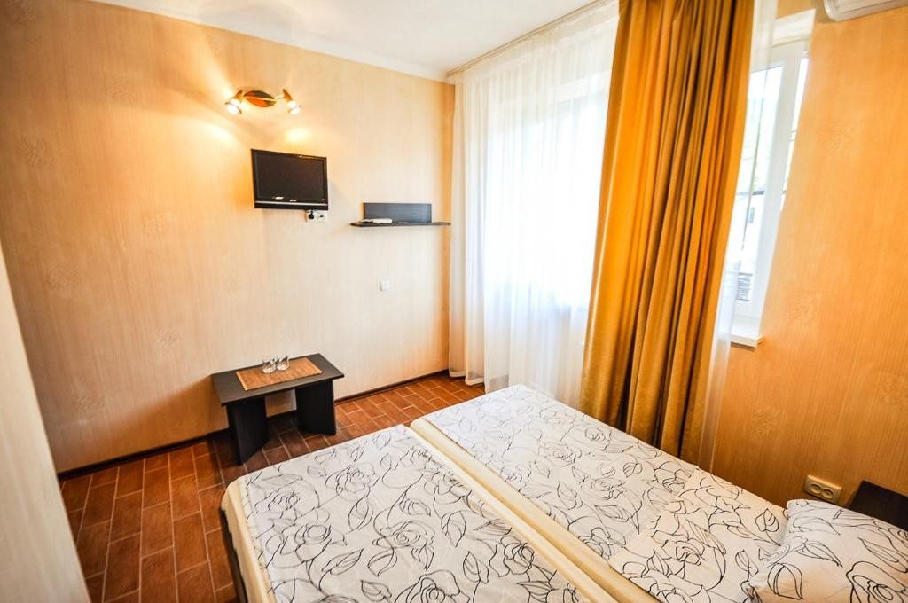 Двухместный (Двухместный номер с 2 отдельными кроватями и собственной ванной комнатой) гостевого дома на Луговой, Архипо-Осиповка