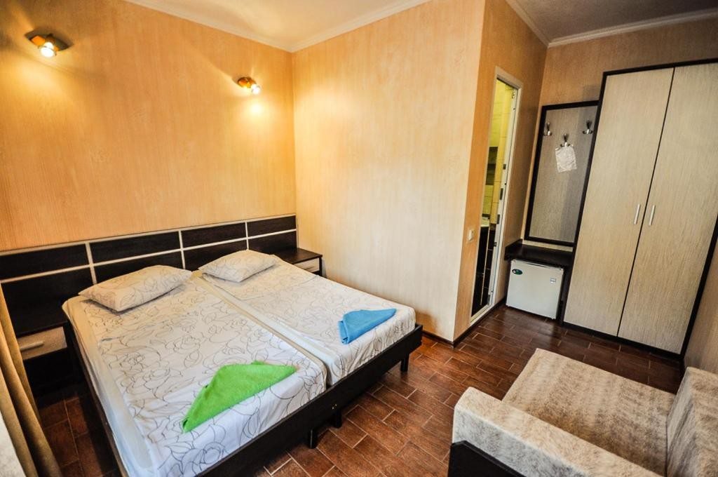 Трехместный (Трехместный номер с собственной ванной комнатой) гостевого дома на Луговой, Архипо-Осиповка