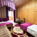 Трёхместный и более (Семейный номер с видом на горы), Отель Чегет Home