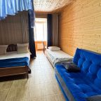 Четырехместный (Номер в домике с личной зоной барбекю), Отель Чегет Home