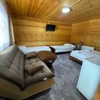 Шестиместный (Отдельный домик с личной зоной барбекю), Отель Чегет Home