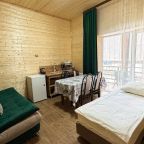 Пятиместный (Просторный номер в домике с балконом), Отель Чегет Home