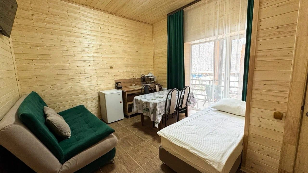 Пятиместный (Просторный номер в домике с балконом), Отель Чегет Home