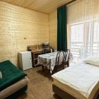 Пятиместный (Просторный номер в домике с балконом), Отель Чегет Home