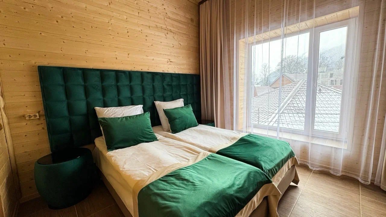 Пятиместный (Просторный номер в домике с балконом), Отель Чегет Home