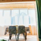 Трёхместный и более (Просторный номер с обеденной зоной), Отель Чегет Home