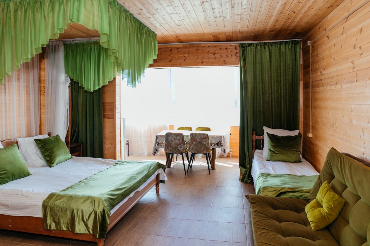 Трёхместный и более (Просторный номер с обеденной зоной), Отель Чегет Home