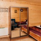 Трёхместный и более (Семейный номер с видом на горы), Отель Чегет Home