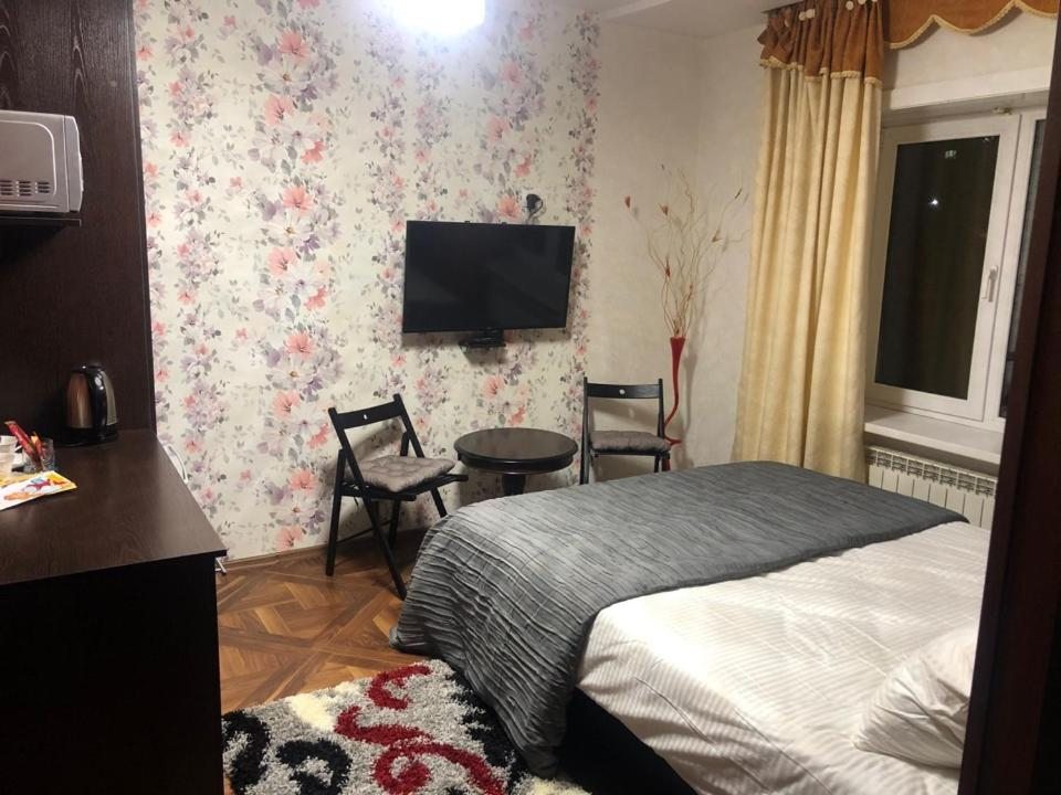 Двухместный (Большой двухместный номер с 1 кроватью) гостевого дома Мини-отель на Горького, Южно-Сахалинск