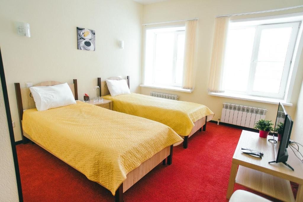 Двухместный (Двухместный номер с 2 отдельными кроватями и собственной ванной комнатой) отеля Гостинично-ресторанный комплекс Кристалл, Йошкар-Ола