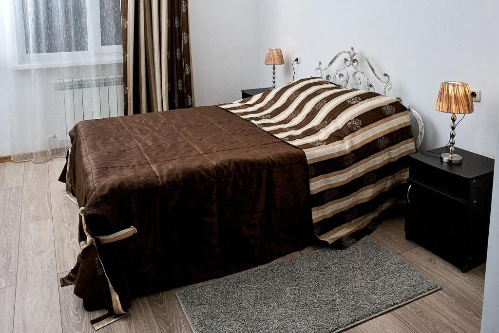 Двухместный (Двухместный номер с двуспальной кроватью и дополнительной кроватью) отеля ИЗБА, Йошкар-Ола