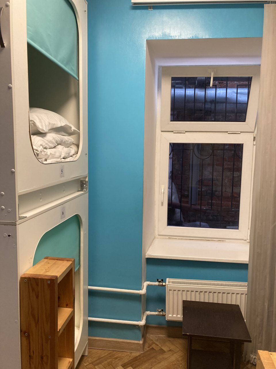 Общий 8-местный номер для мужчин и женщин