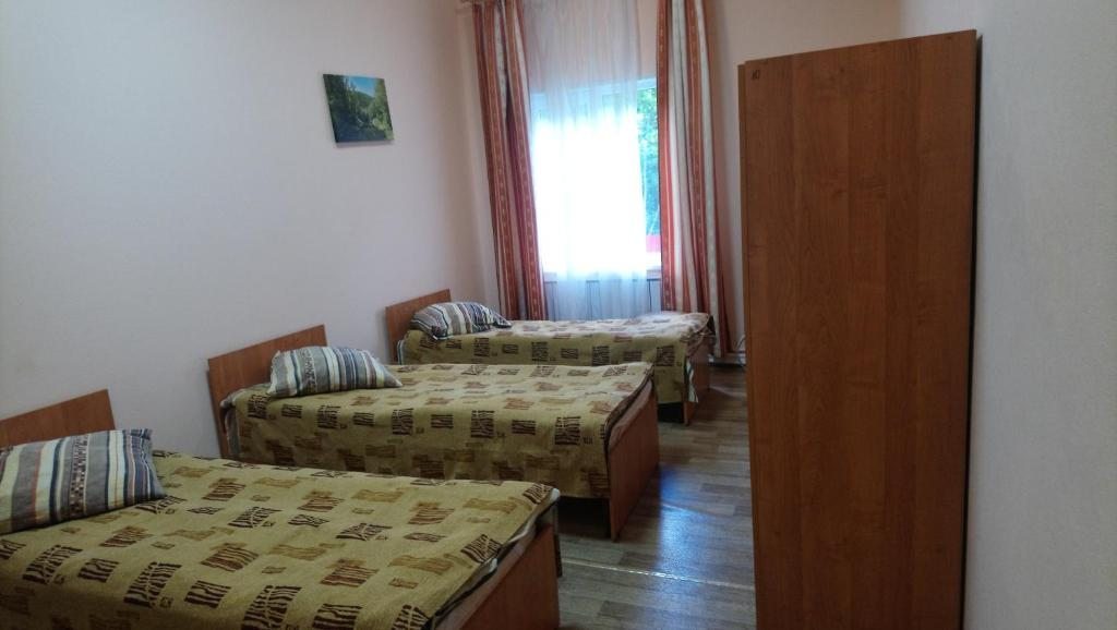 Номер (Односпальная кровать в общем номере) гостиницы Лукоморье, Аша (Челябинская область)