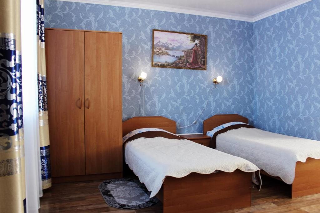 Двухместный (Двухместный номер с 2 отдельными кроватями и ванной комнатой) гостиницы Волна, Белая Калитва