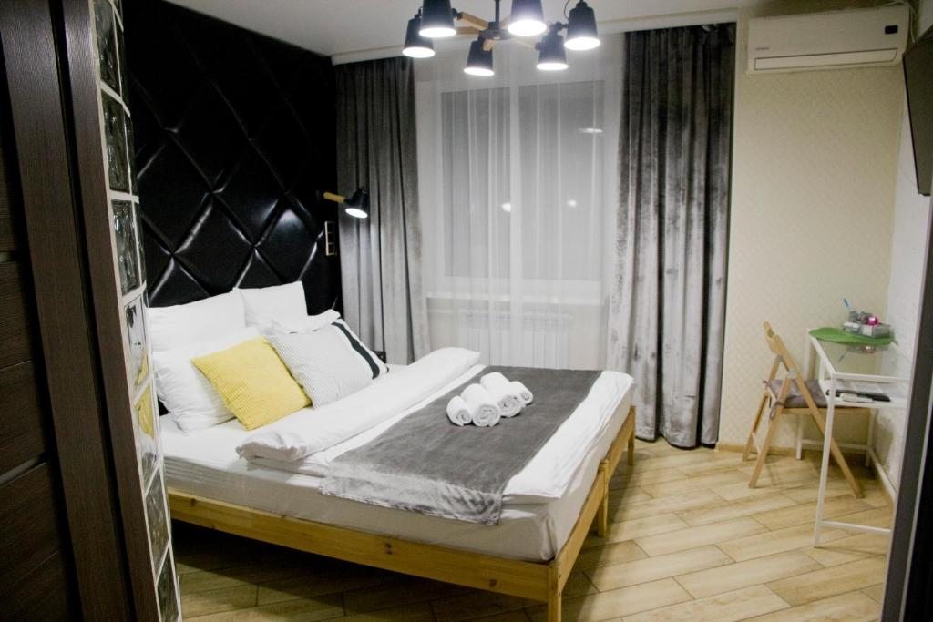 Двухместный (Улучшенный двухместный номер с 1 кроватью или 2 отдельными кроватями и балконом) мини-отеля Барбарис, Березники