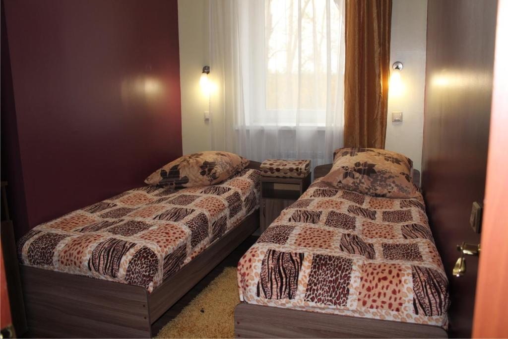 Двухместный (Двухместный номер с 2 отдельными кроватями и собственной ванной комнатой) отеля Робот, Воткинск