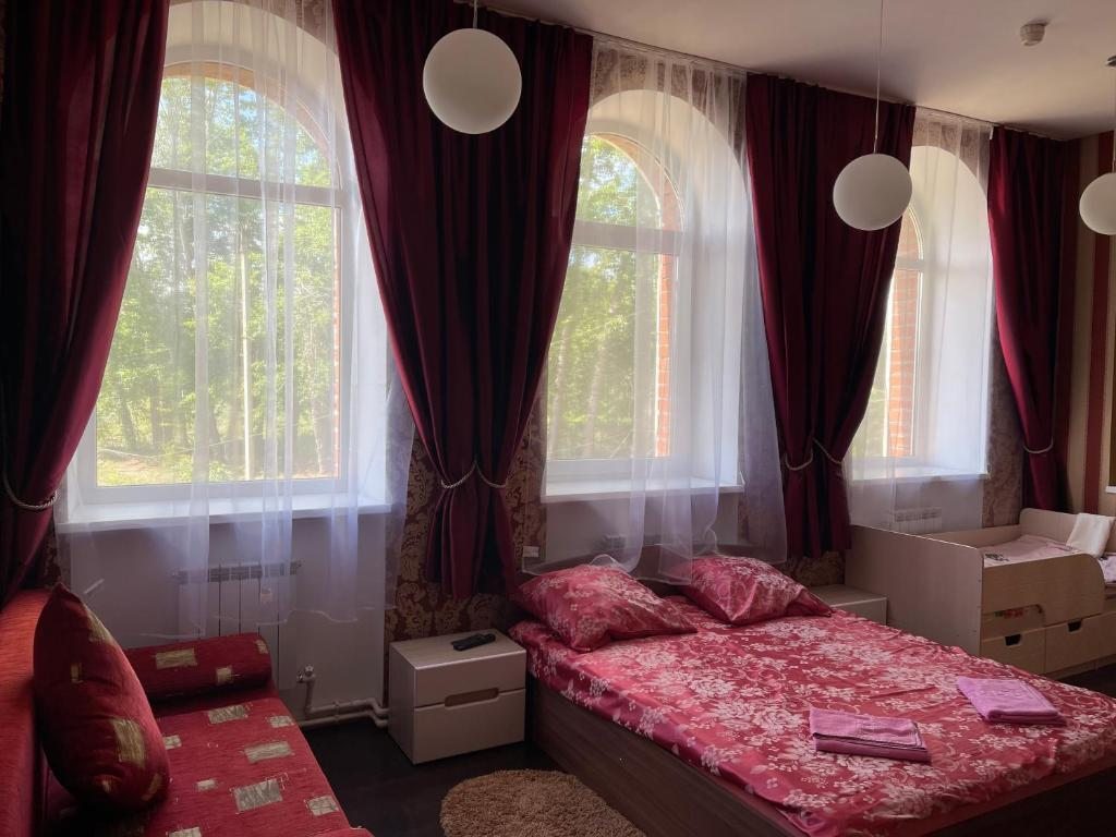 Семейный (Cемейный номер с собственной ванной комнатой) отеля Робот, Воткинск