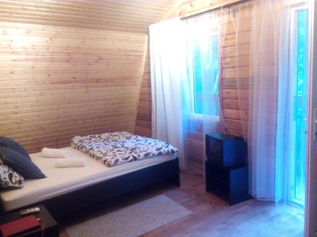 Двухместный (Двухместный номер с двуспальной кроватью и дополнительной кроватью) гостевого дома Guesthouse Betta Village, Бетта, Краснодарский край
