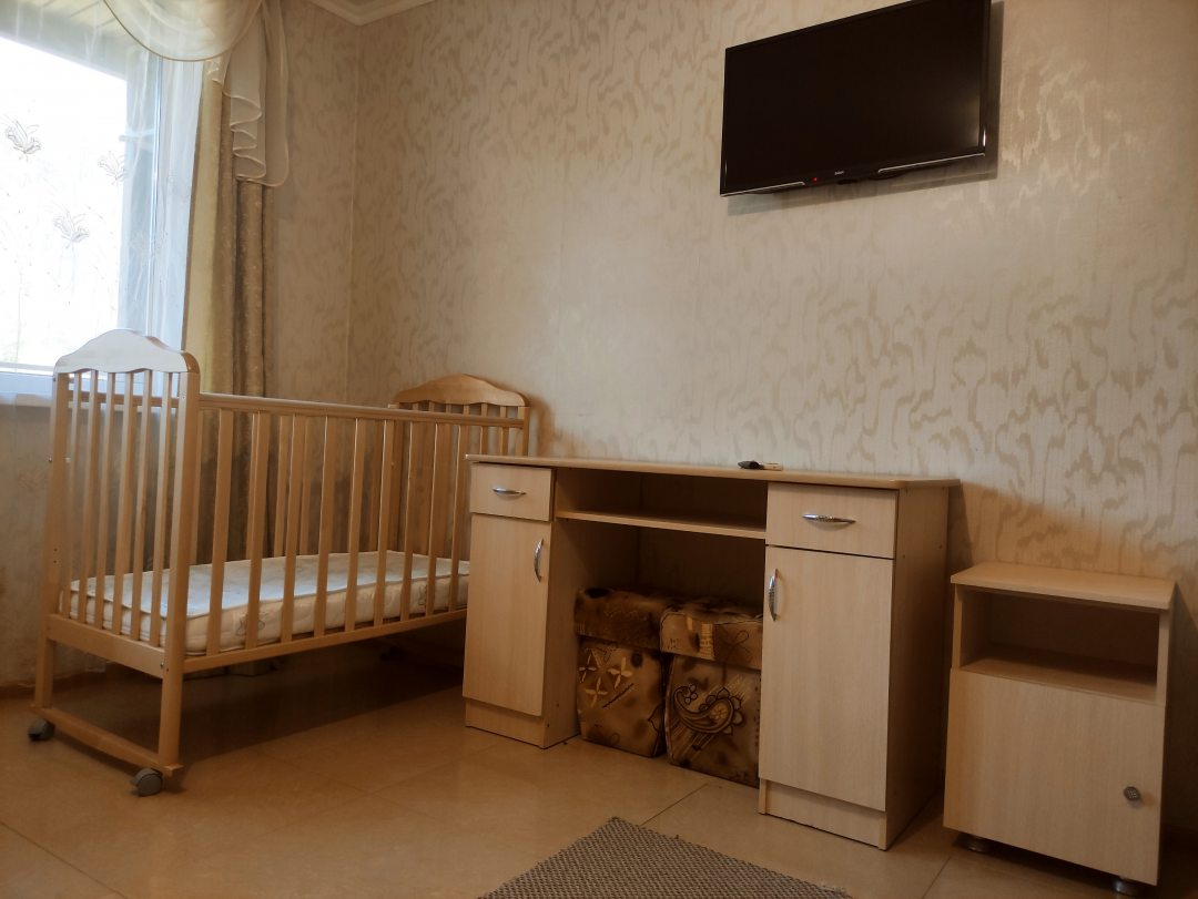 Детская кроватка в семейном пятиместном номере - входит в стоимость проживания