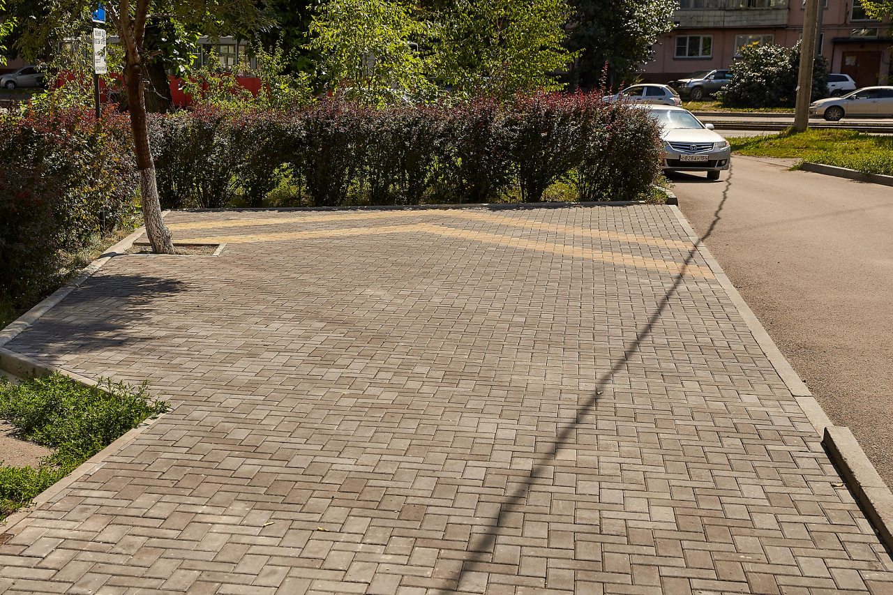 Парковка, Отель Луна