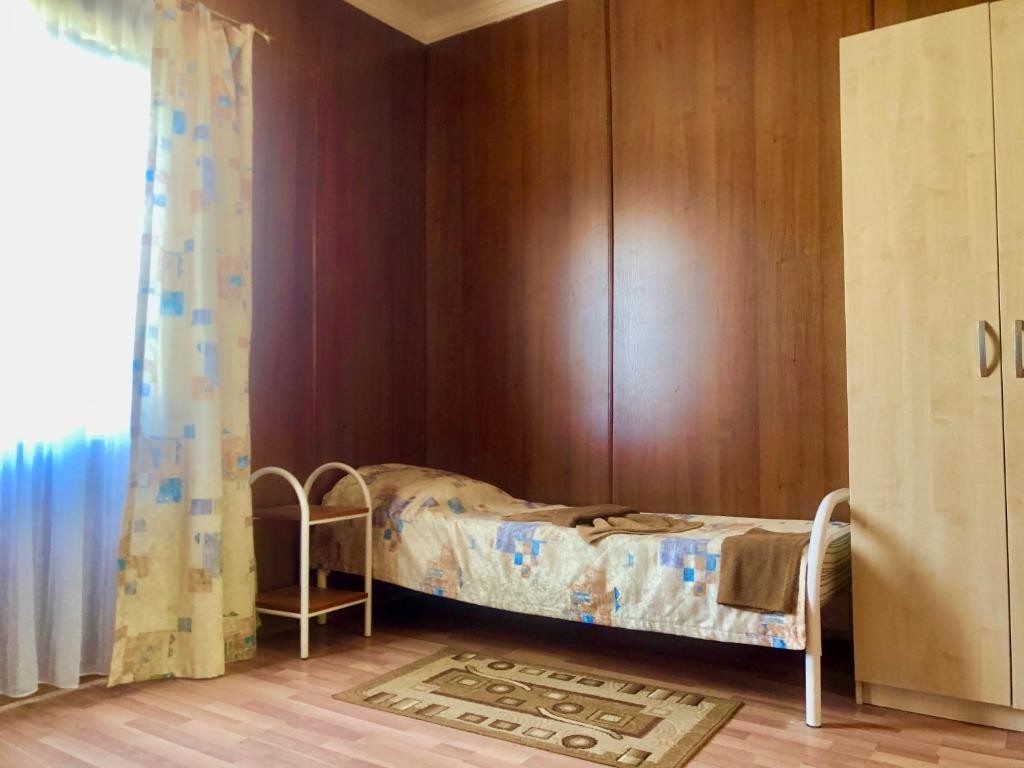 Трехместный (Трехместный номер с собственной ванной комнатой) отеля Ласковый берег, Благовещенская