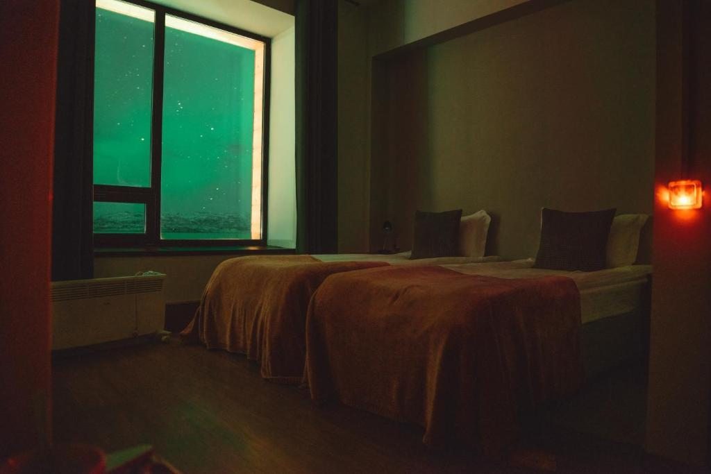 Двухместный (Двухместный номер с 2 отдельными кроватями и видом на море) отеля Cedar Grass Териберка