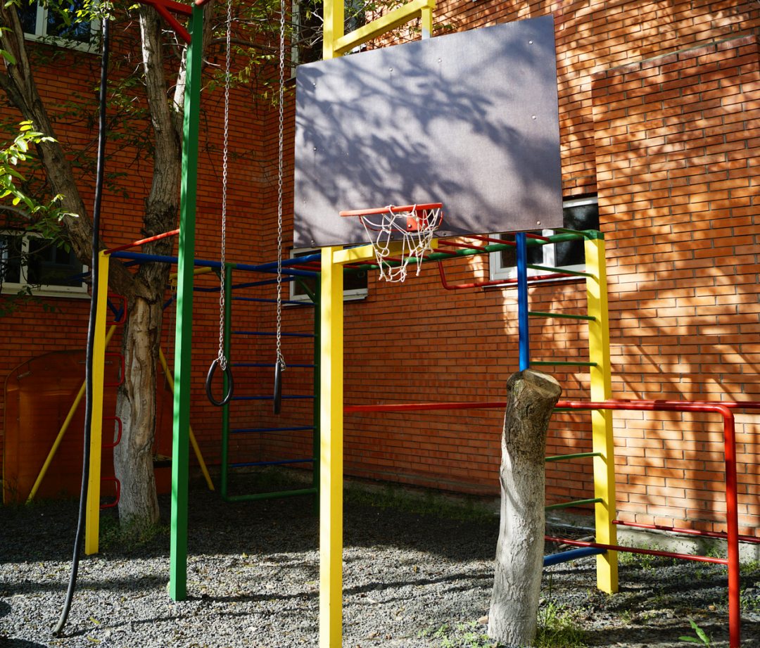 Детская площадка на улице, Гостевой дом На Итальянском переулке