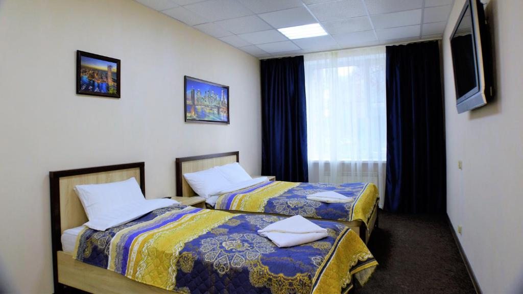 Двухместный (2+1 Семейный номер с 2-х спальной и односпальной кроватями) мини-отеля На Ленина, Сыктывкар