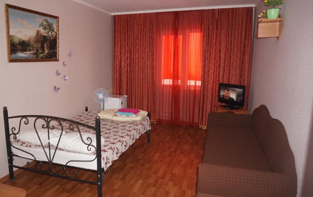 Двухместный (Двухместный номер с 2 отдельными кроватями и балконом) апартамента Бриз, Сургут