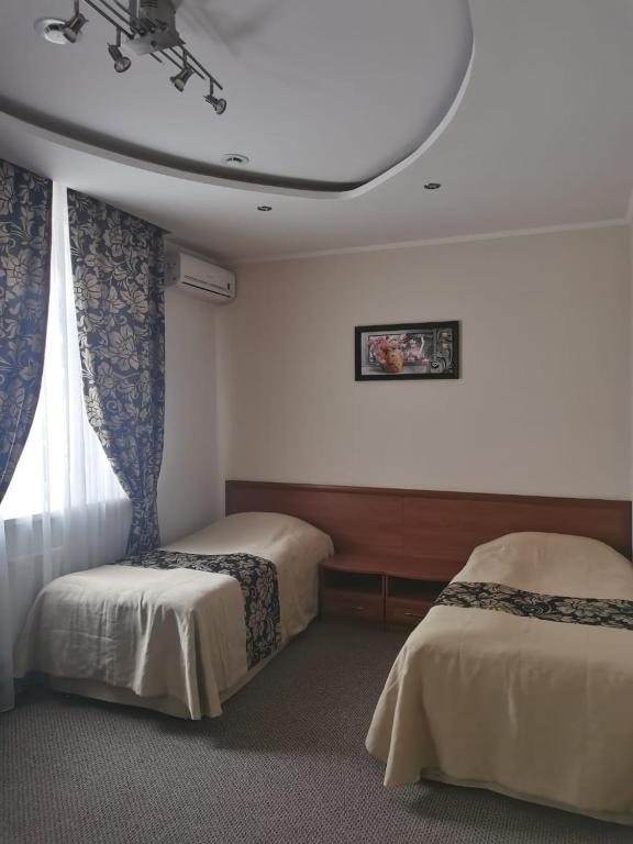 Двухместный (Просторный двухместный номер с 2 отдельными кроватями) отеля Hotel European, Сургут