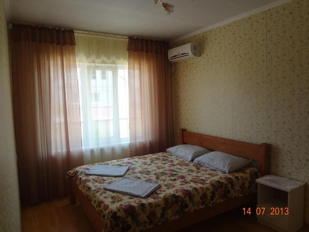 Двухместный (Двухместный номер с двуспальной кроватью и дополнительной кроватью) гостевого дома Лада, Сукко