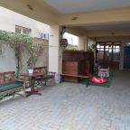 Качели, Гостиница Династия
