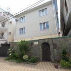 Парковка, Гостиница Династия