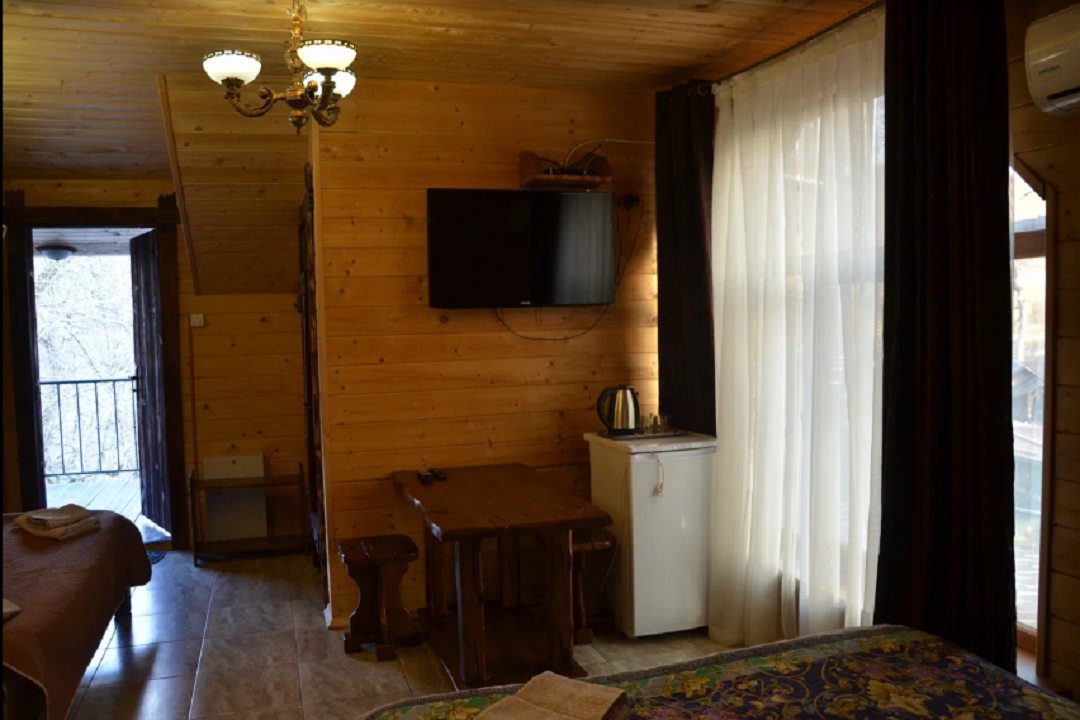 Четырехместный (Дом над баней с отдельным двориком № 9, 10) гостиницы Горные Забавы, Даховская