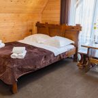 Дом (У бассейна этаж цена за номер), Гостиница Горные Забавы