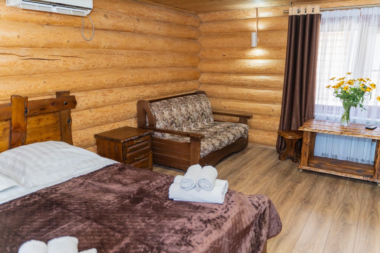 Дом (У бассейна этаж цена за номер), Гостиница Горные Забавы