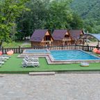 Дом (У бассейна этаж цена за номер), Гостиница Горные Забавы