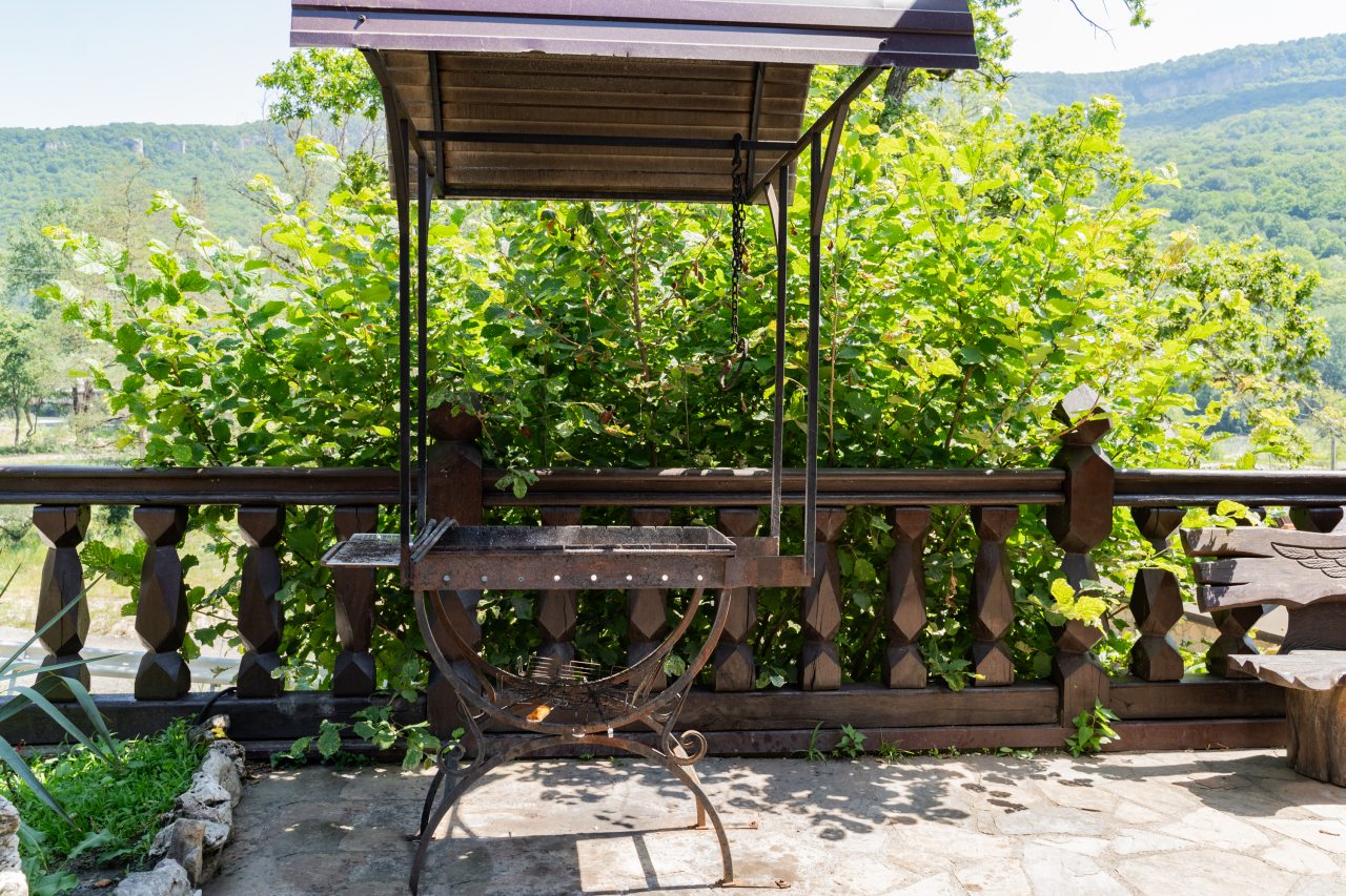 Дом (С мельницей № 21, 22), Гостиница Горные Забавы