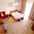 Полулюкс (5 мест балкон), Гостевой дом Бугаз