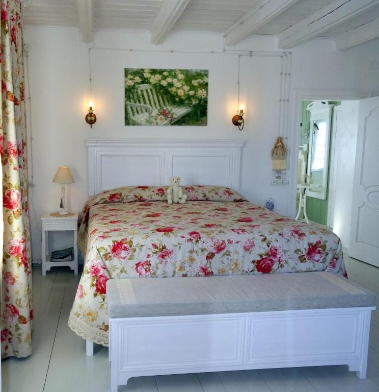 Сьюит (Люкс с кроватью размера «king-size» и балконом) гостевого дома Вишнёвый сад, Плёс